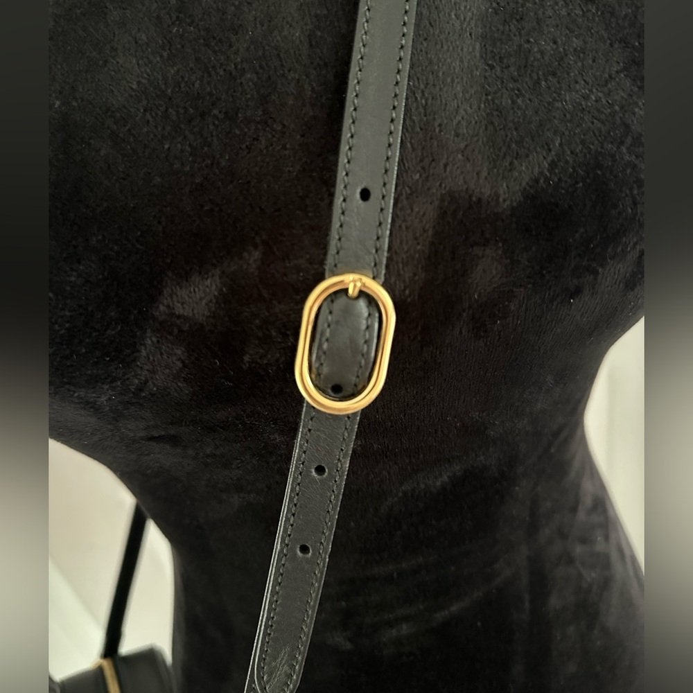 GUCCI Guccissima Small Signature Camera Bag - Picture 6 of 16